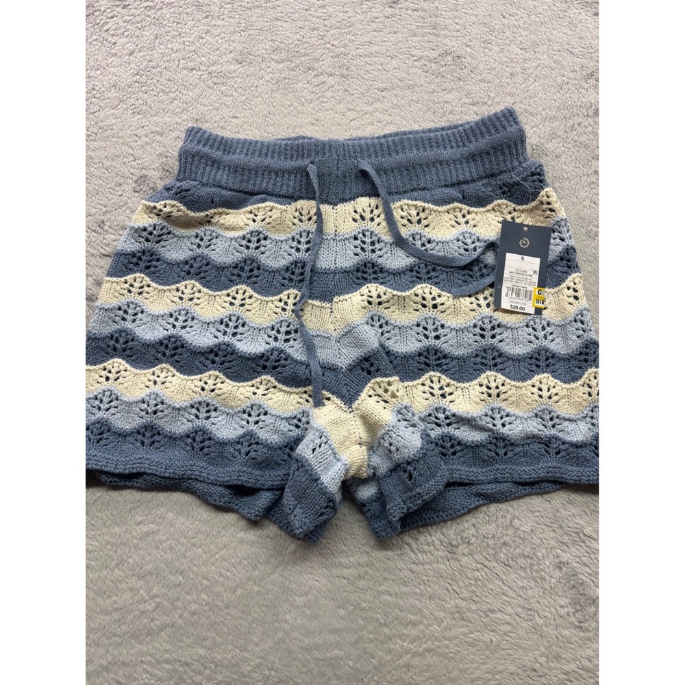 Universal Thread Navy Stripe Crochet Knit Scalloped Shorts Small NWT